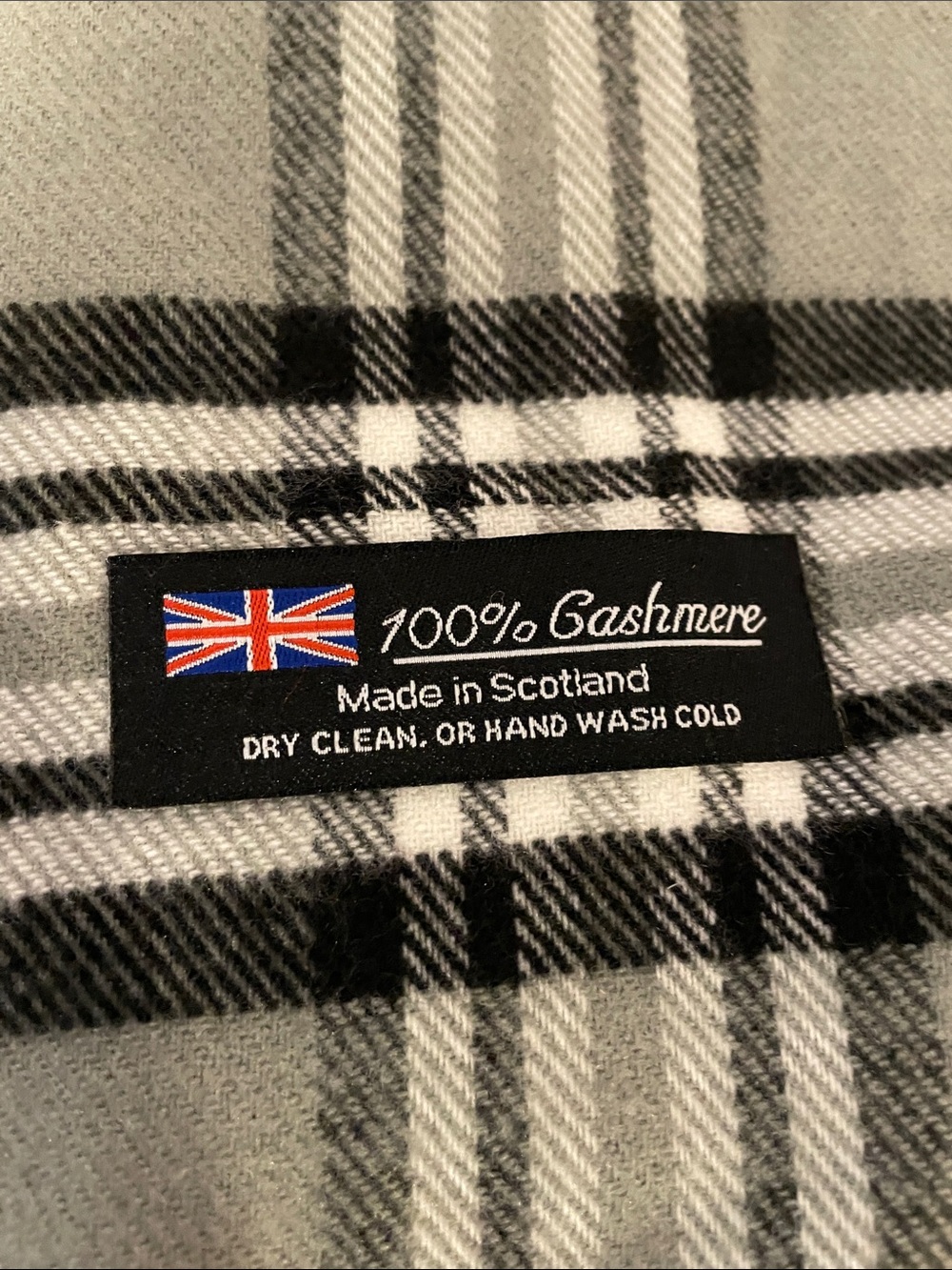 100% cashmere, gray, red and black plaid scarf • NEW - Picture 2 of 3